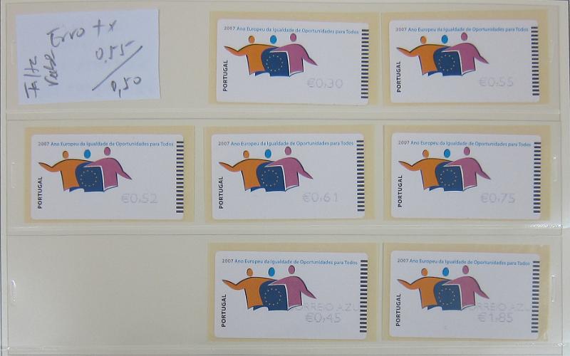0265 (243).jpg -     Lote:    265      Colecção Especializada - Etiquetas      Lotes Especiais       Descrição:      1981/2010 &mdash; Etiquetas.   Coleção composta por 12 álbuns com etiquetas desde percursoras e Framas até 2010, com provas, erros, FDC's, etiquetas novas e usadas, sobrescritos circulados, variedades de impressão e papéis. Importante estudo. Lote a ver.        Lote ETQ       Valor Base:     &euro; 3000,00     Valor Venda:     &euro;      